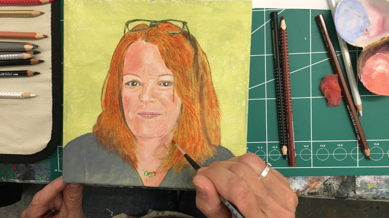 Lille portræt af dame med rødt hår